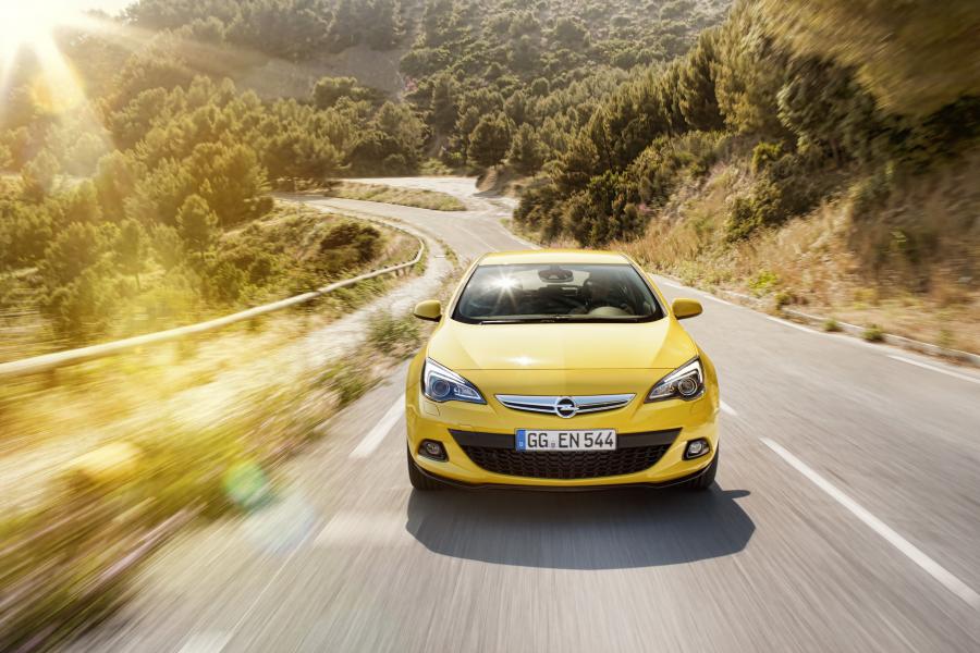  Opel Astra GTC 2011 года  (фото 9 из 23)